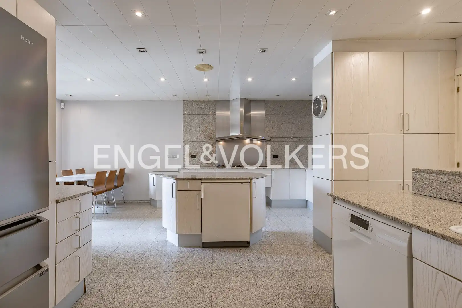 Cocina de Casa o chalet en venta en Sant Cugat del Vallès con Aire acondicionado, Calefacción y Jardín privado