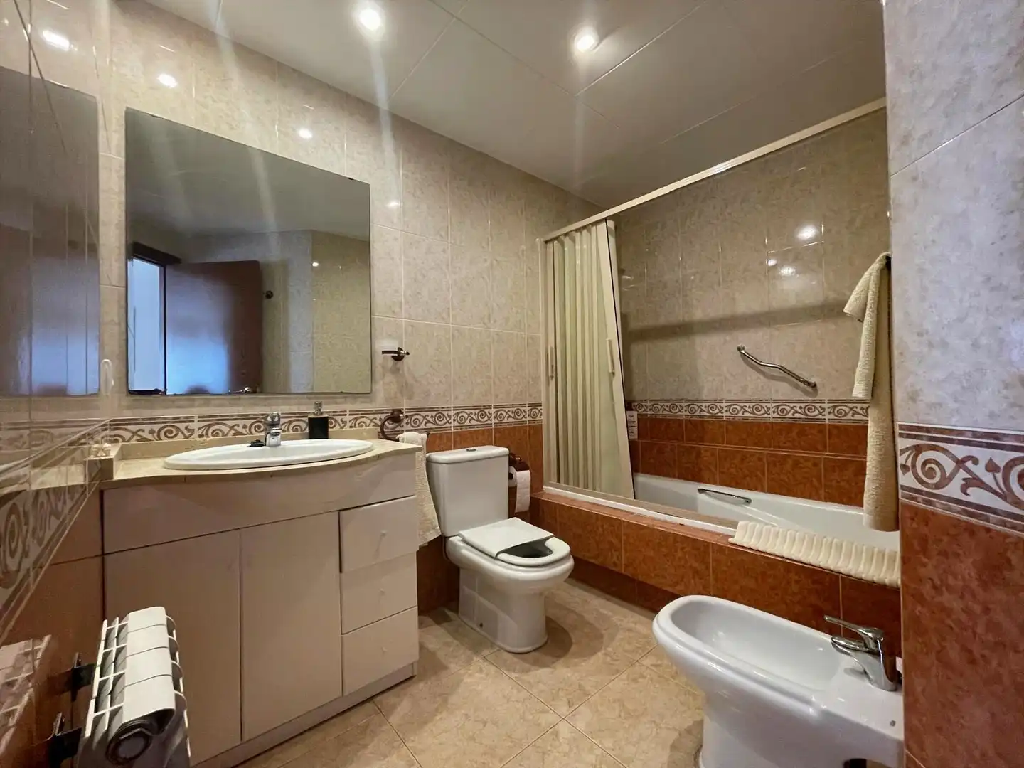 Baño de Piso en venta en Pineda de Mar con Calefacción, Amueblado y Balcón