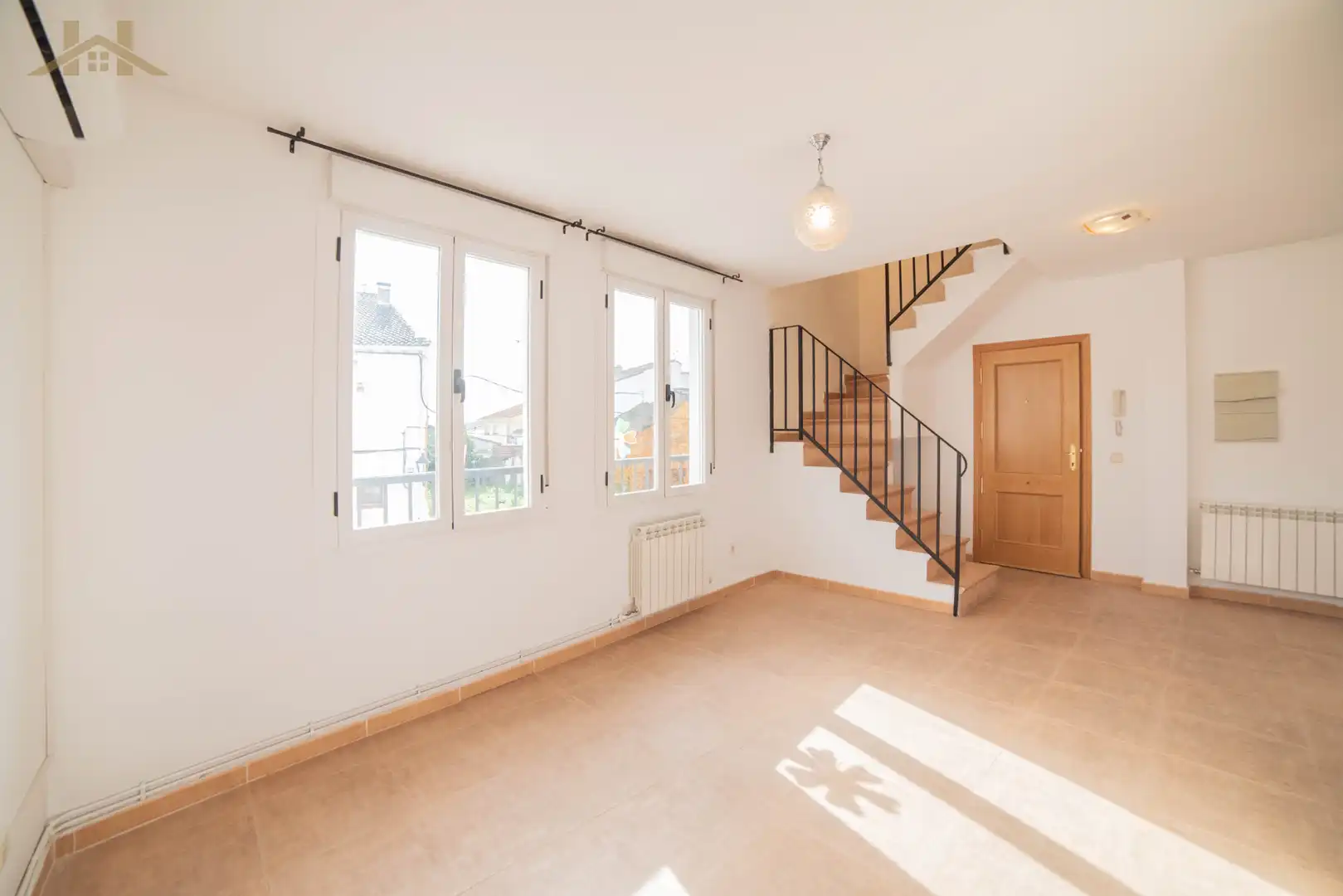 Sala de estar de Dúplex en venta en San Martín de Valdeiglesias con Aire acondicionado, Calefacción y Terraza