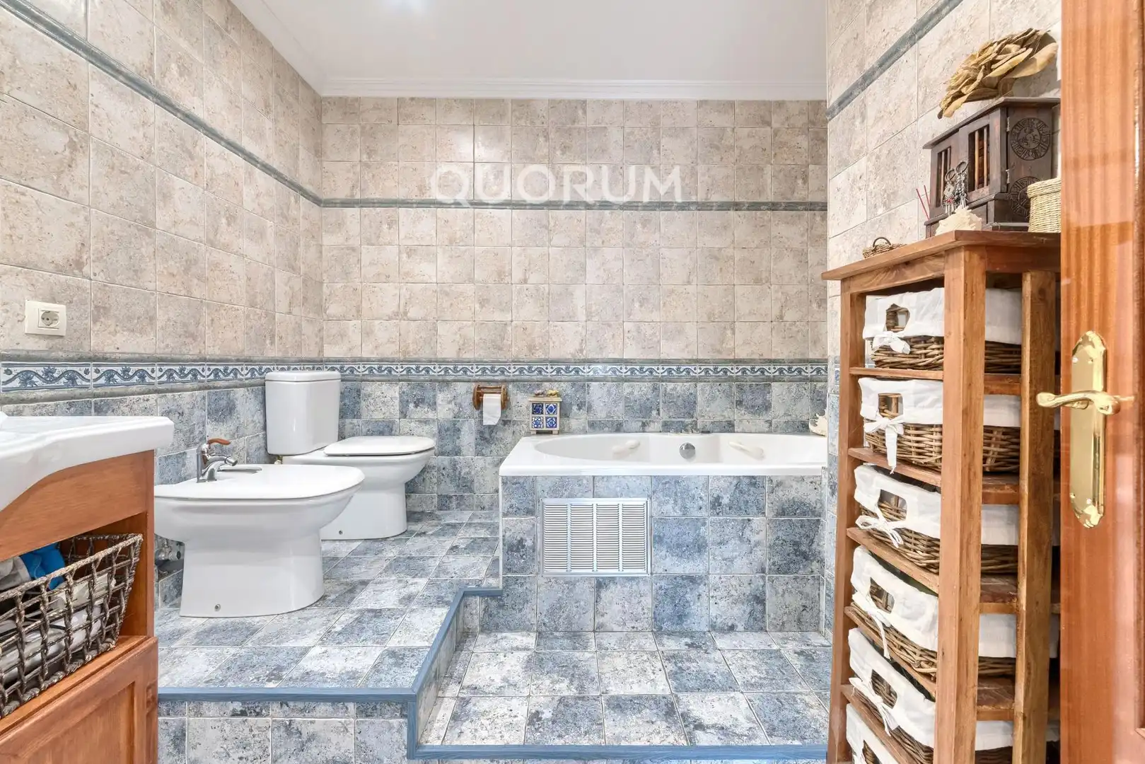 Baño de Piso en venta en Barakaldo  con Calefacción y Balcón