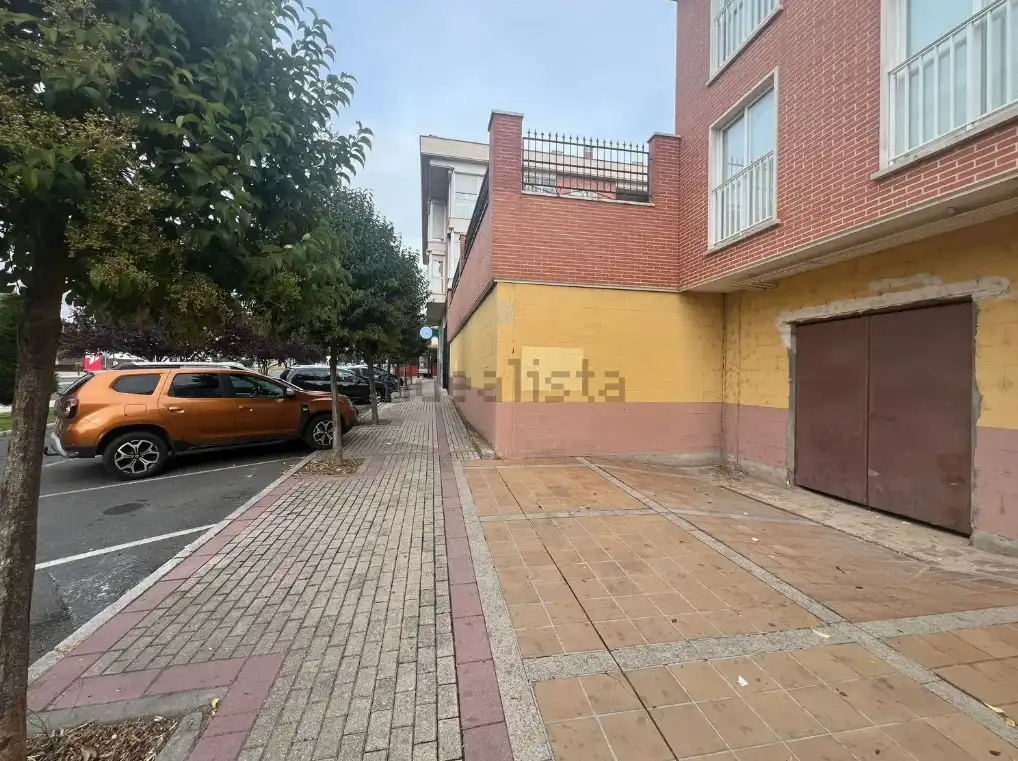 Vista exterior de Local de lloguer en Ávila