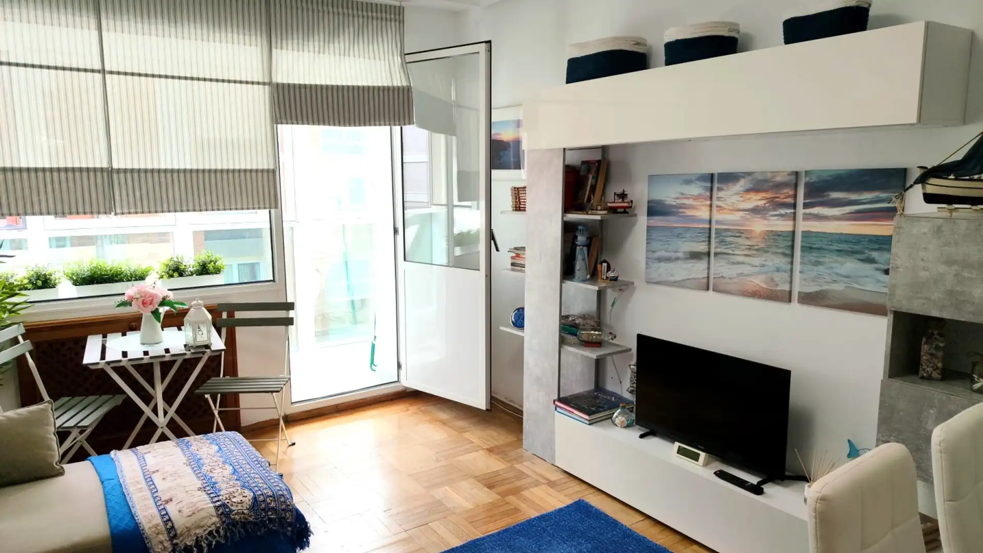 Living room of Flat for rent in Gijón   with Heating