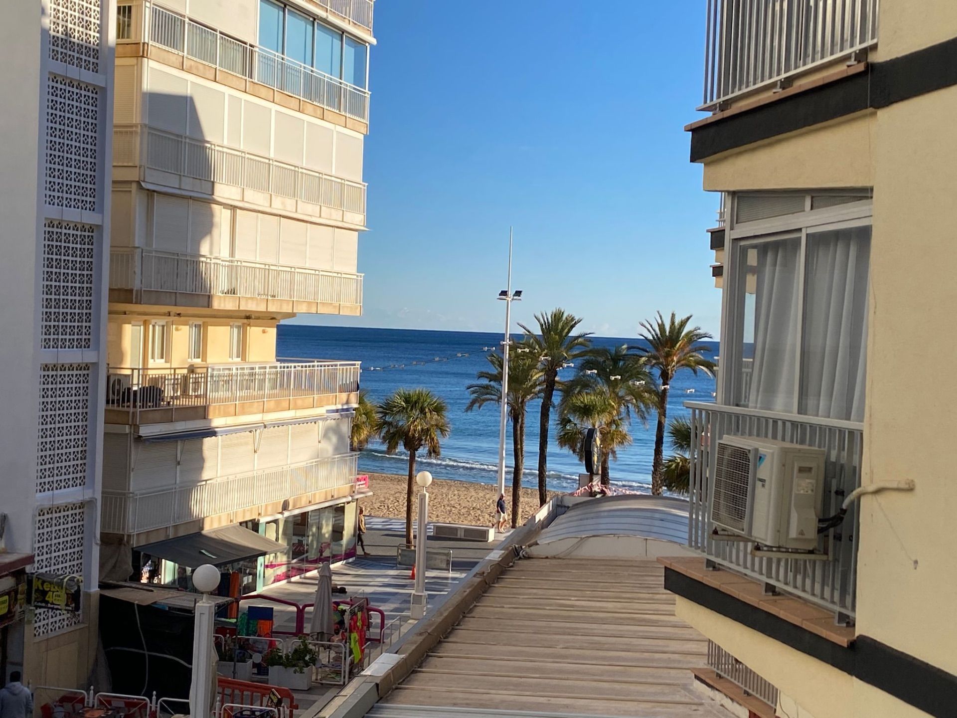 Vista exterior de Apartament en venda en Benidorm amb Terrassa i Moblat