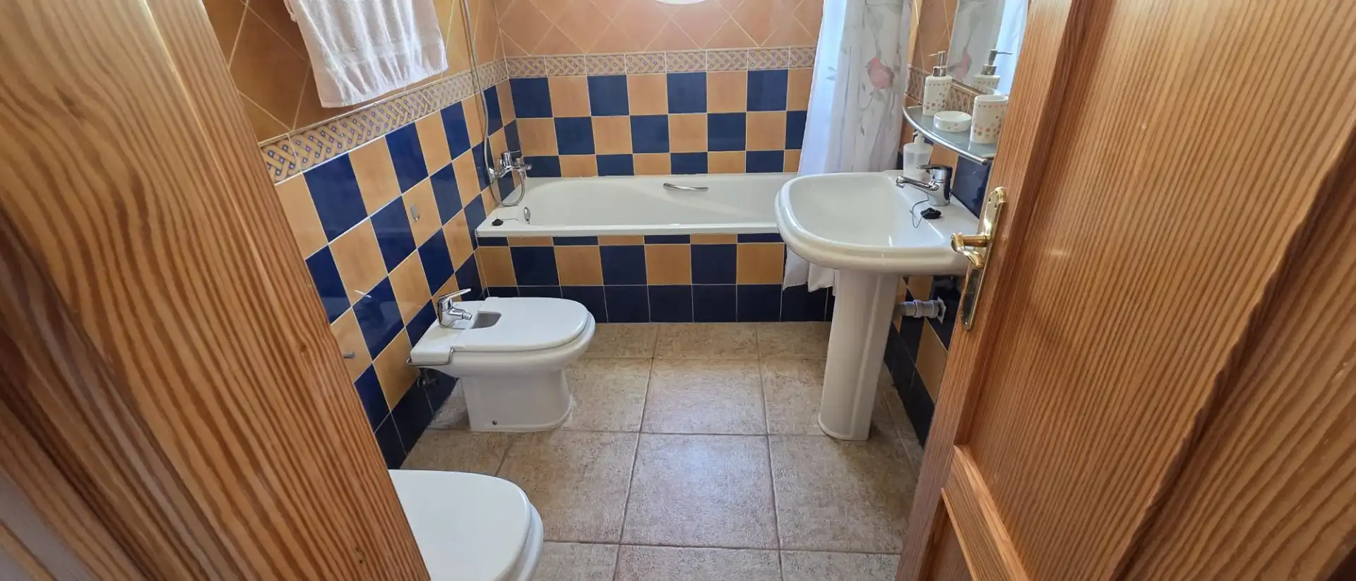 Bany de Casa adosada en venda en Alhaurín de la Torre amb Aire condicionat, Jardí privat i Terrassa