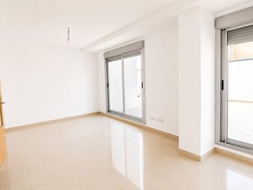 Flat with lift for sale in Montserrat