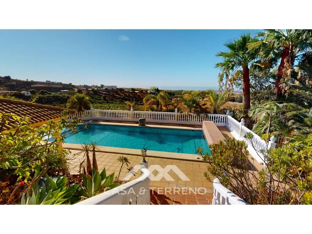 Vista exterior de Casa o chalet en venta en Vélez-Málaga con Jardín privado, Terraza y Piscina