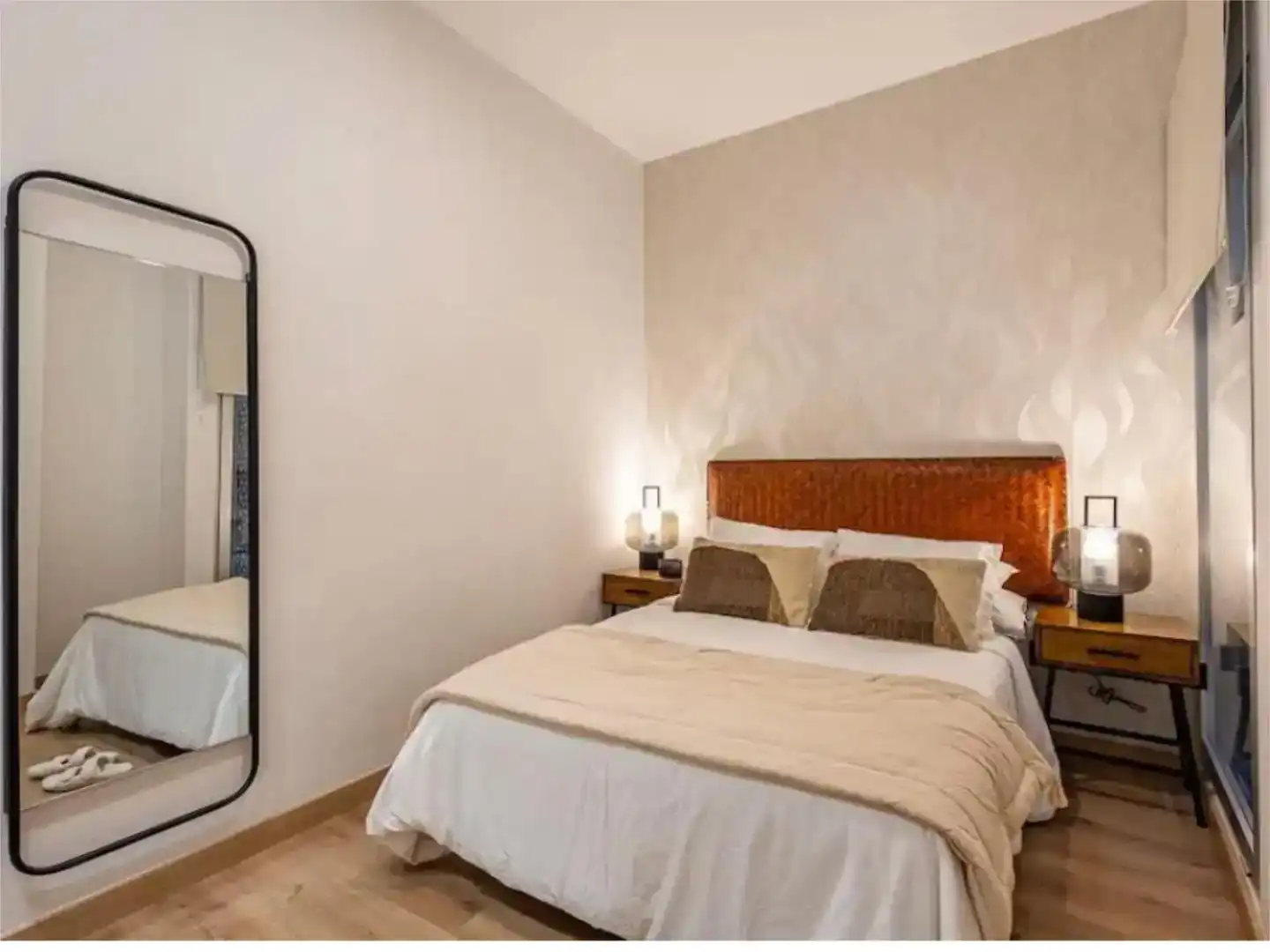 Schlafzimmer von Wohnung zur Miete in  Valencia Capital mit Klimaanlage und Balkon