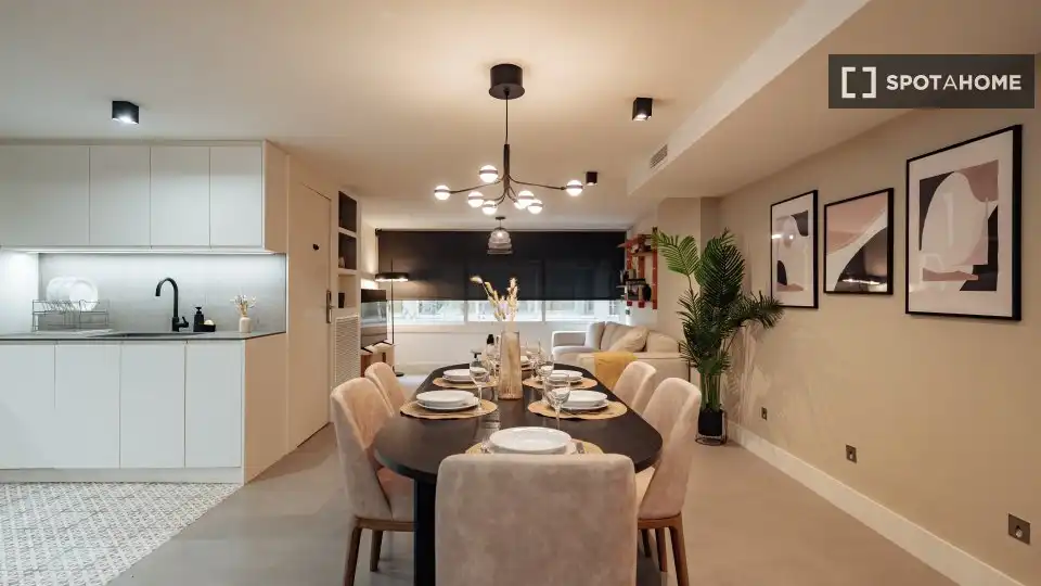 Comedor de Piso de alquiler en Barcelona con Aire acondicionado, Calefacción y Amueblado