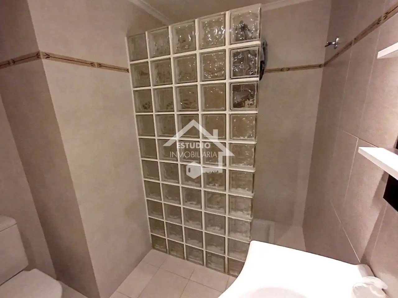 Baño de Dúplex en venta en Viana con Calefacción y Balcón