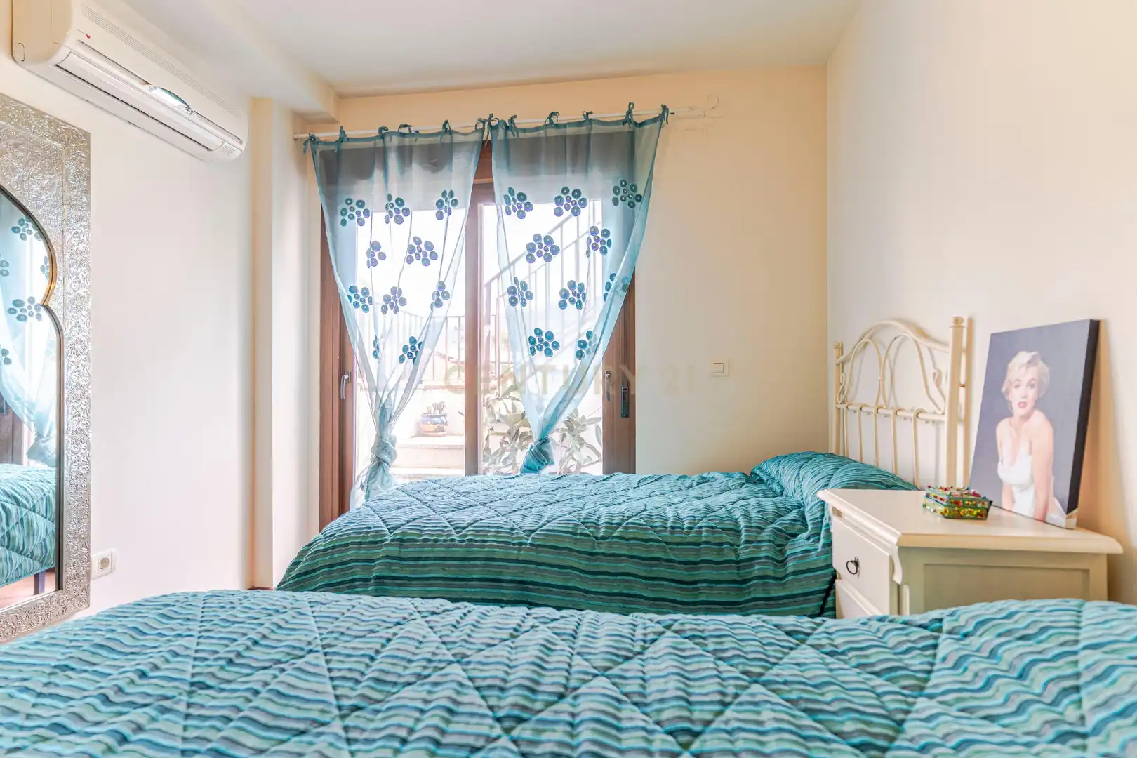 Habitación de Apartamento en venta en Vélez de Benaudalla con Aire acondicionado, Trastero y Piscina