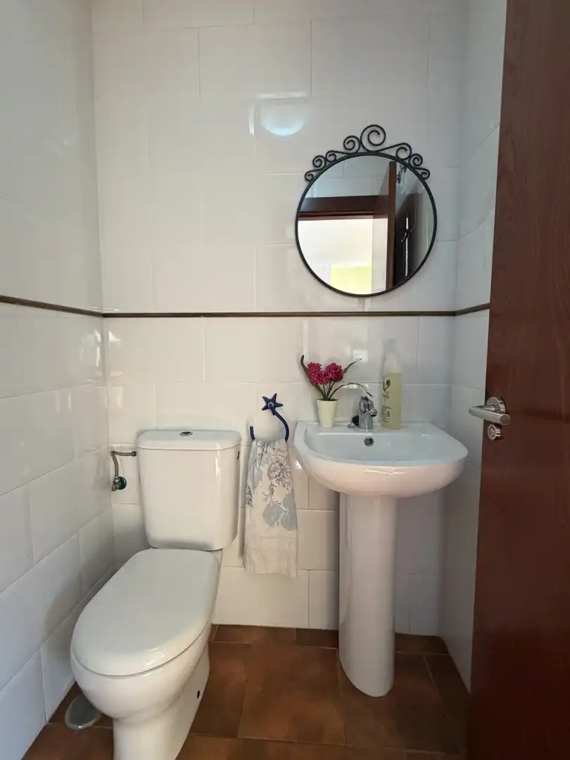 Badezimmer von Einfamilien-Reihenhaus zur Miete in San Roque de Riomiera mit Heizung und Privatgarten