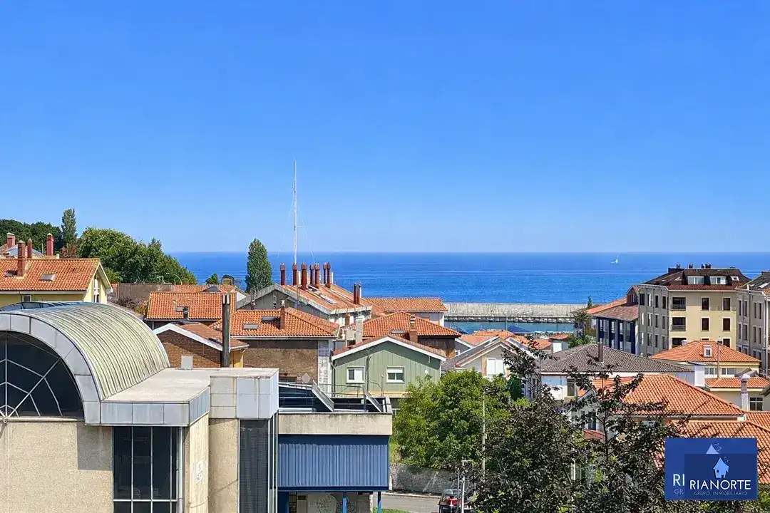 Vista exterior de Pis en venda en Gozón amb Calefacció, Parquet i Terrassa