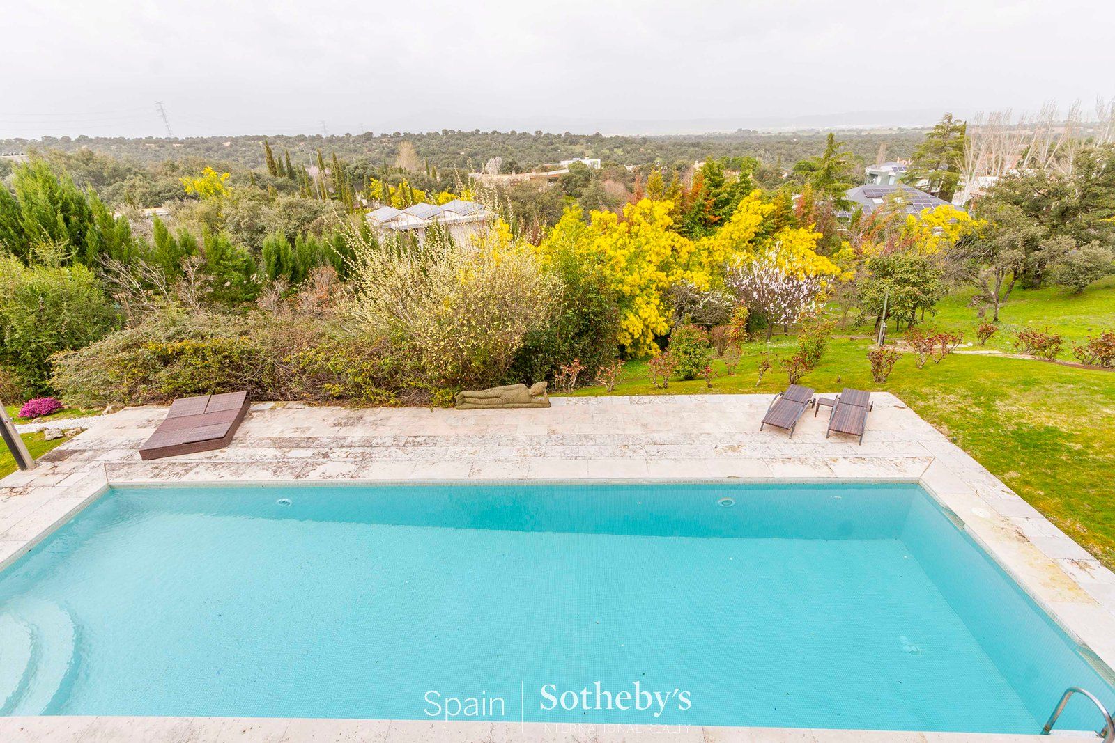 Piscina de Casa o xalet en venda en Colmenar Viejo amb Aire condicionat, Calefacció i Jardí privat