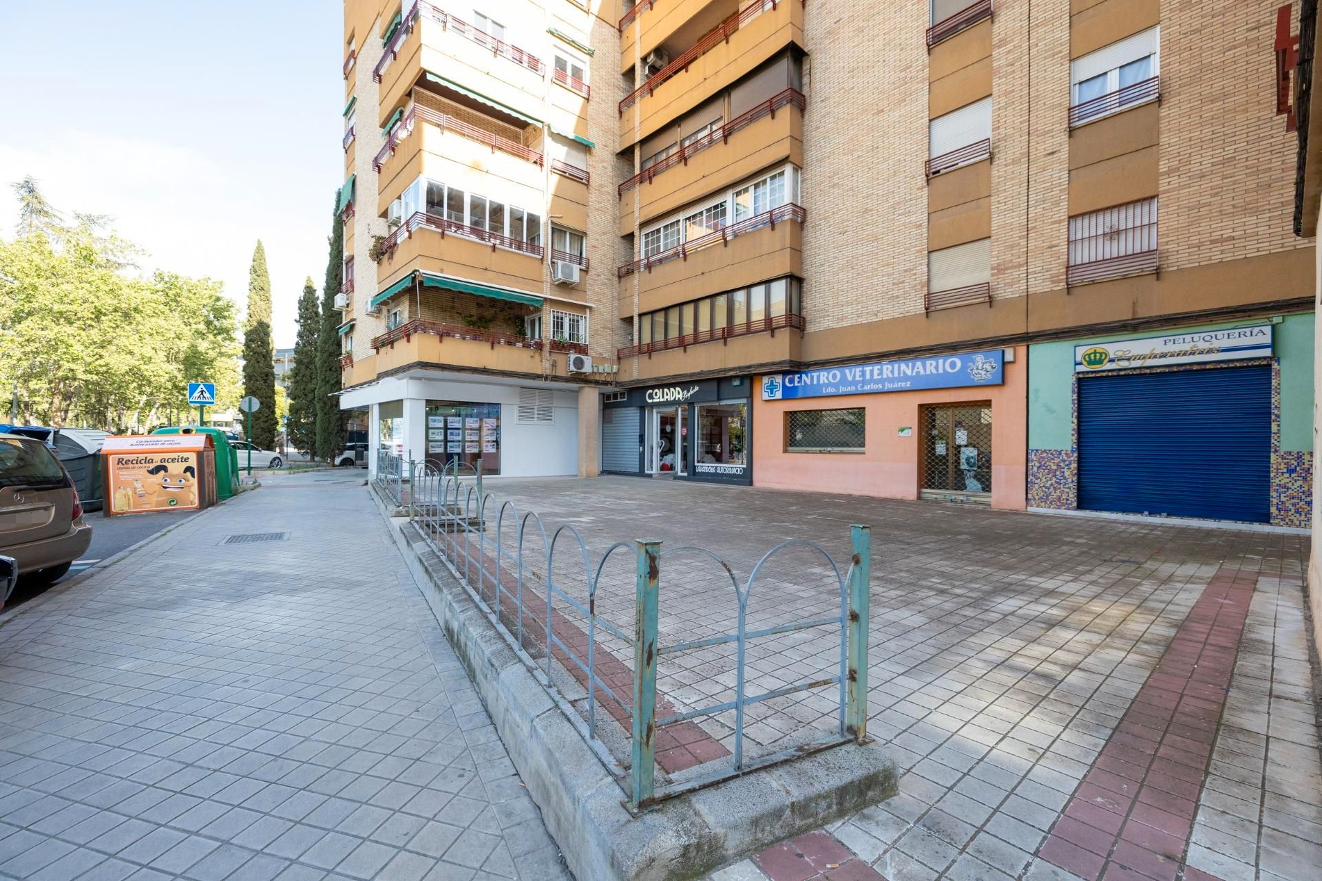 Exterior view of Premises for sale in  Granada Capital