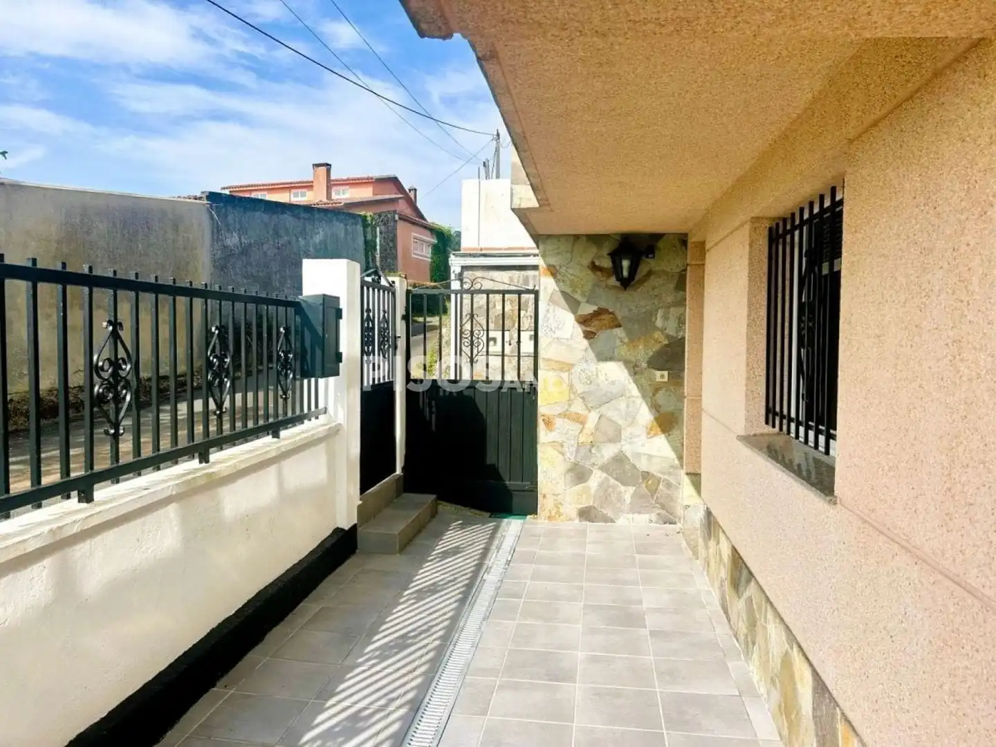 Exterior view of Houses for sale in A Coruña Capital   with Heating, Terrace and Furnished