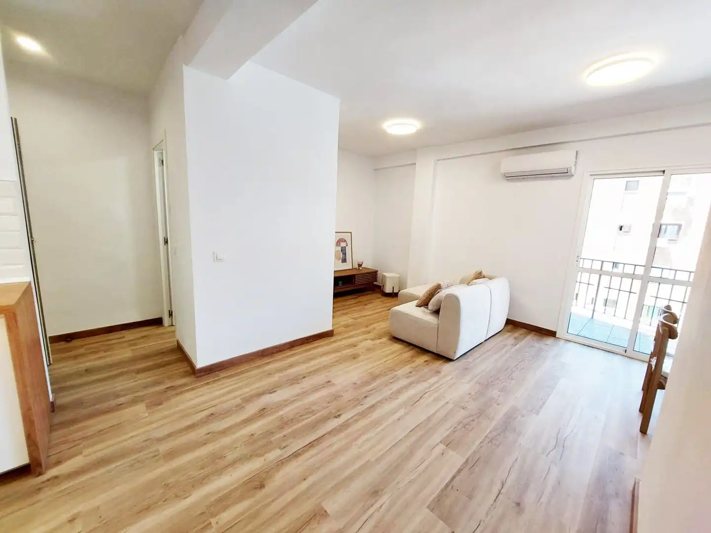 Sala d'estar de Pis en venda en Benalmádena amb Aire condicionat, Terrassa i Moblat