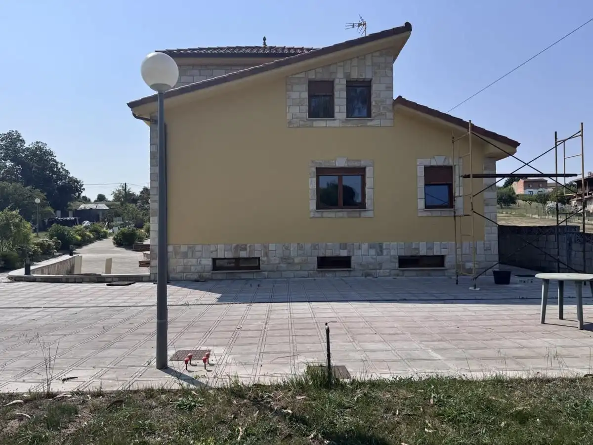 Vista exterior de Casa o xalet en venda en Siero amb Calefacció, Jardí privat i Terrassa