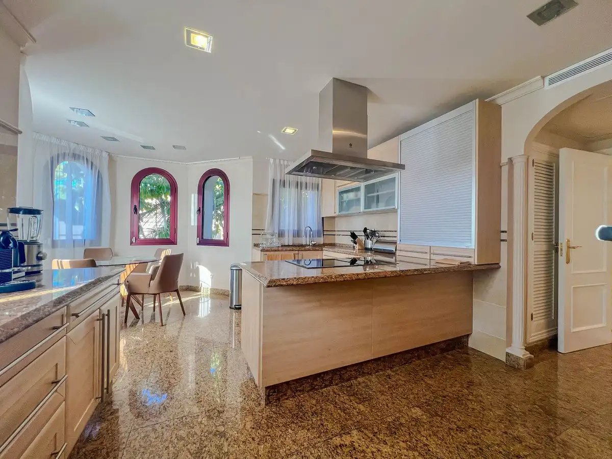 Cocina de Casa adosada en venta en Benahavís con Aire acondicionado y Terraza