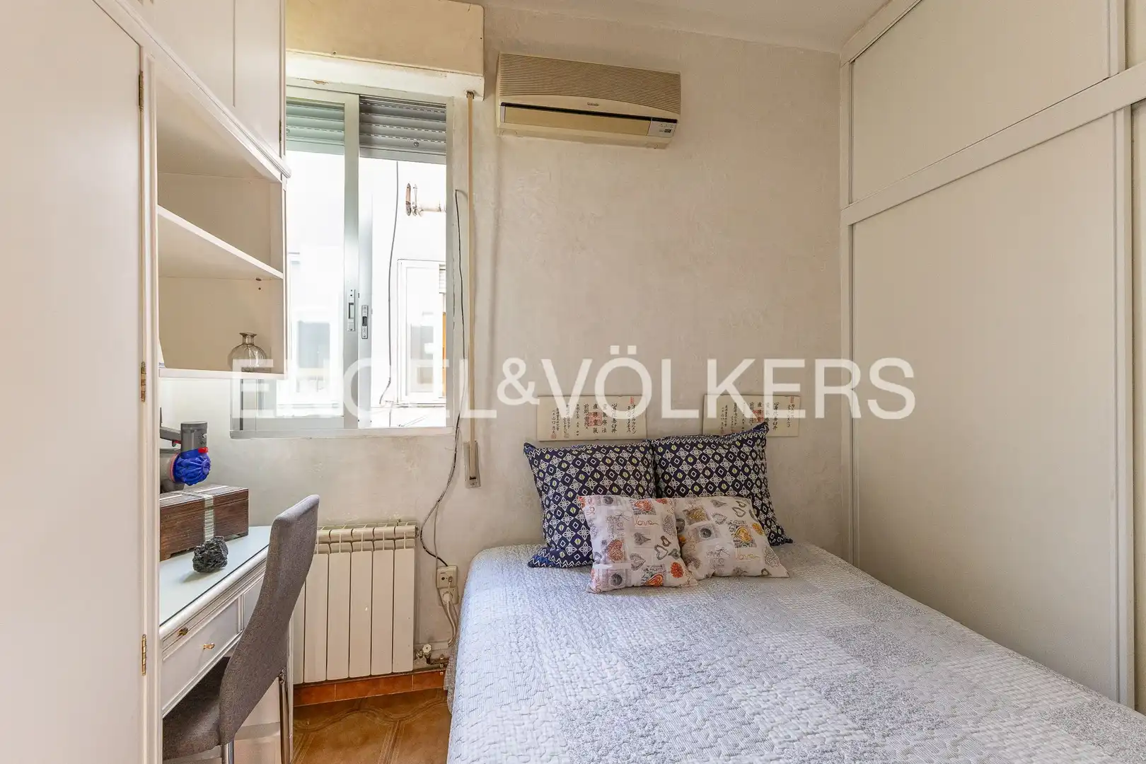Schlafzimmer von Dachboden zum Verkauf in Madrid mit Klimaanlage, Heizung und Terrasse