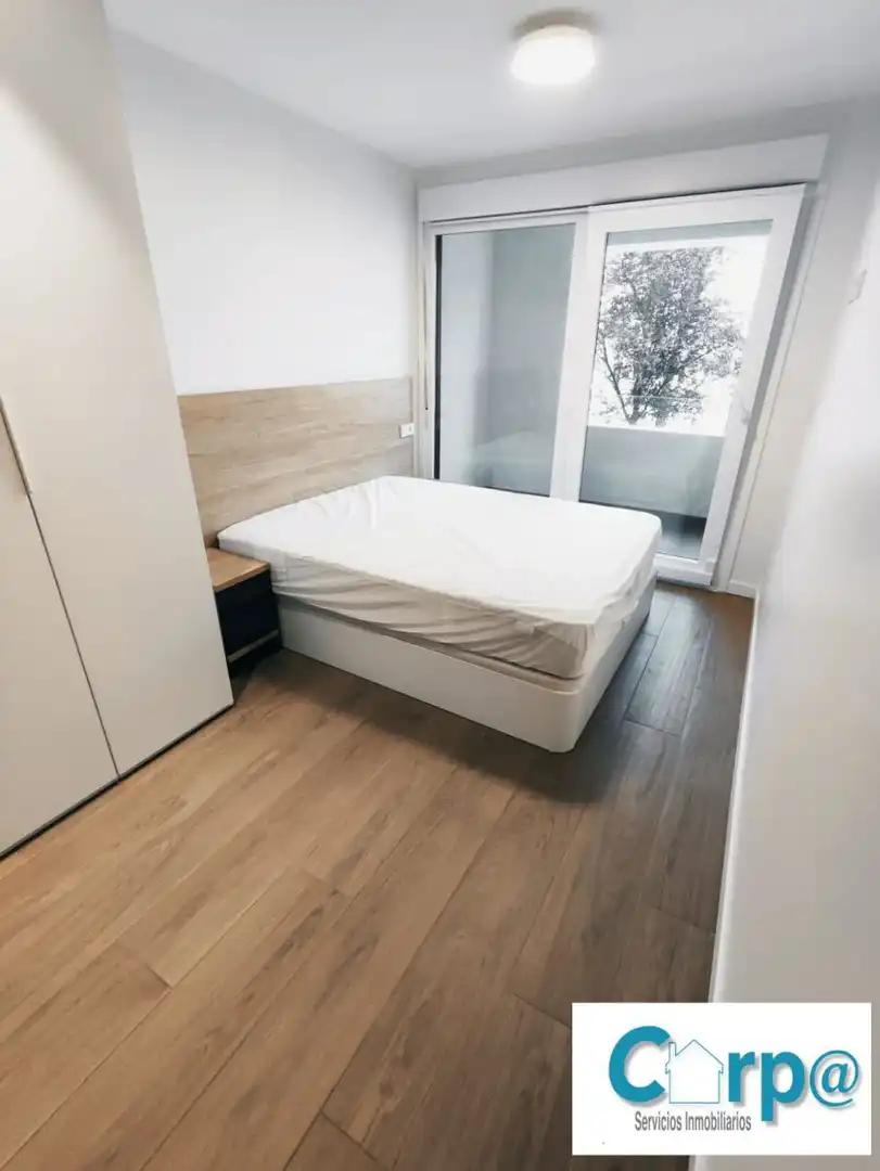 Habitación de Piso de alquiler en  Pamplona / Iruña con Calefacción, Terraza y Amueblado