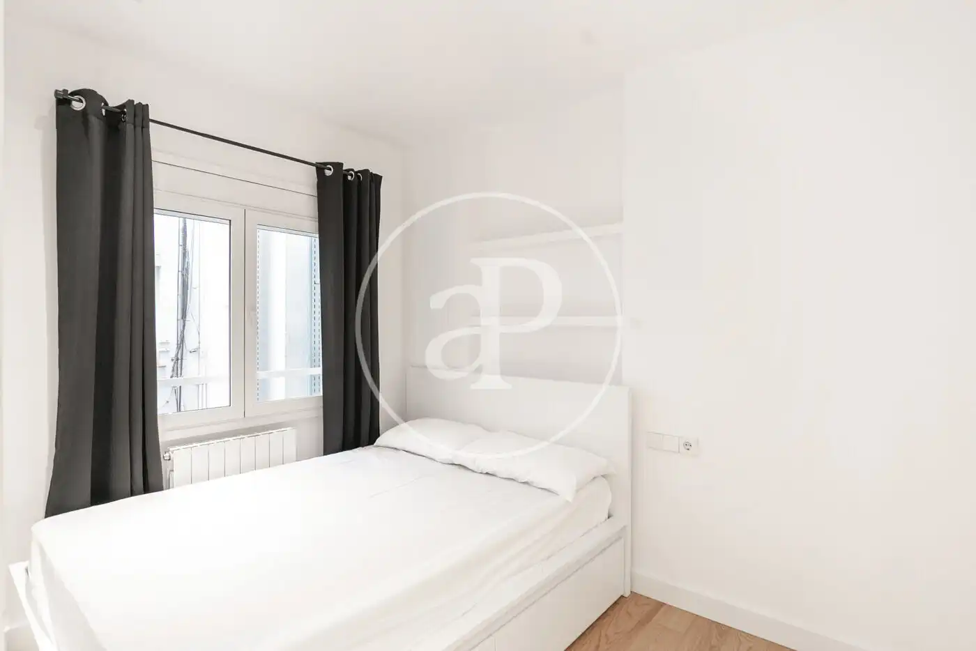 Schlafzimmer von Wohnung zum Verkauf in Barcelona mit Klimaanlage, Heizung und Terrasse