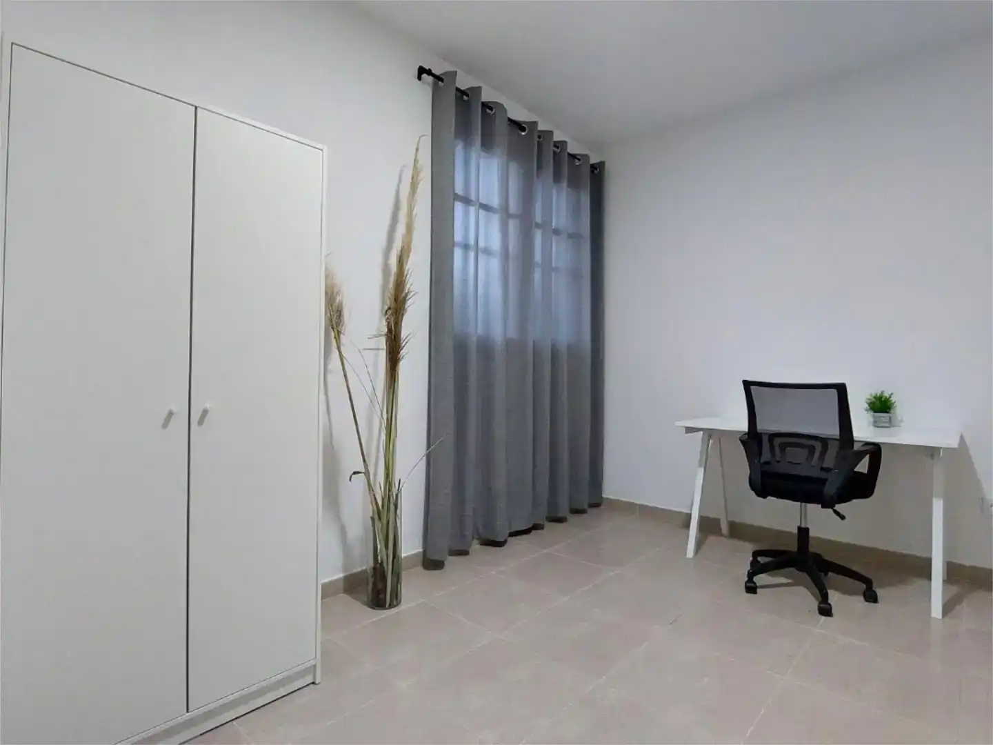 Flat for share in Castellón de la Plana / Castelló de la Plana  with Air Conditioner and Furnished