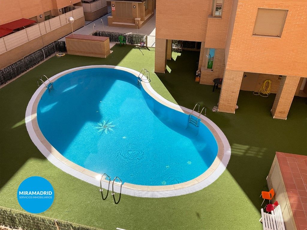 Piscina de Pis en venda en San Sebastián de los Reyes amb Aire condicionat