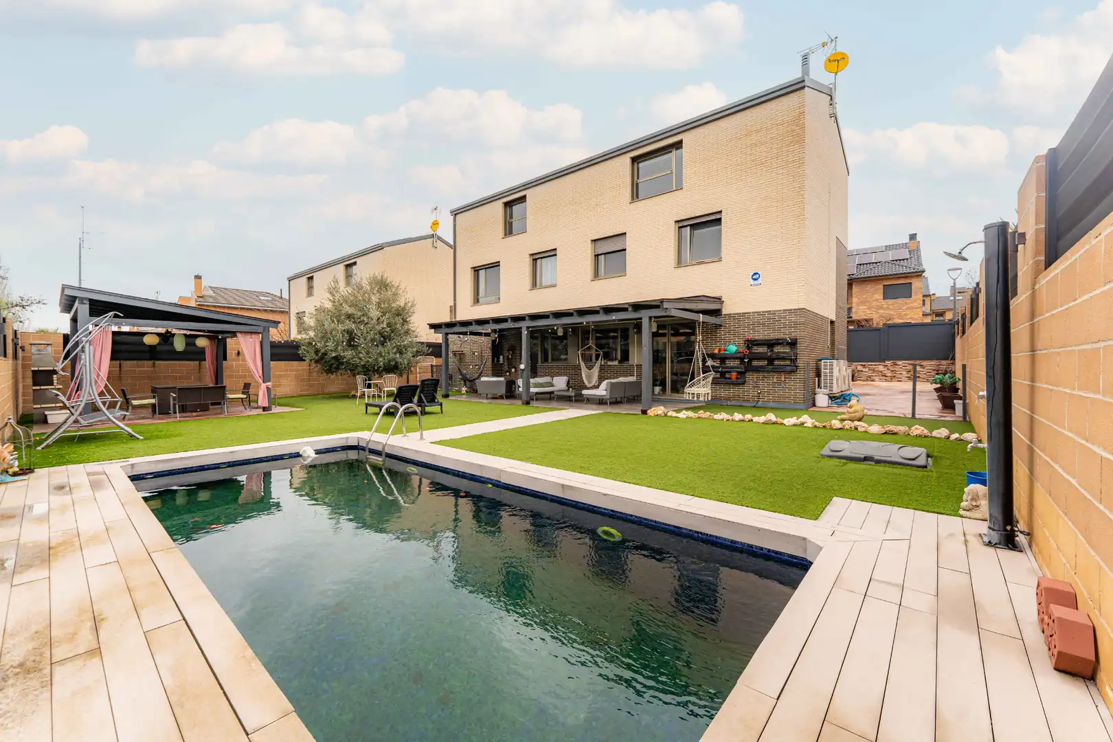 Swimming pool of Houses for sale in Arroyomolinos (Madrid)  with Air Conditioner, Heating and Private garden