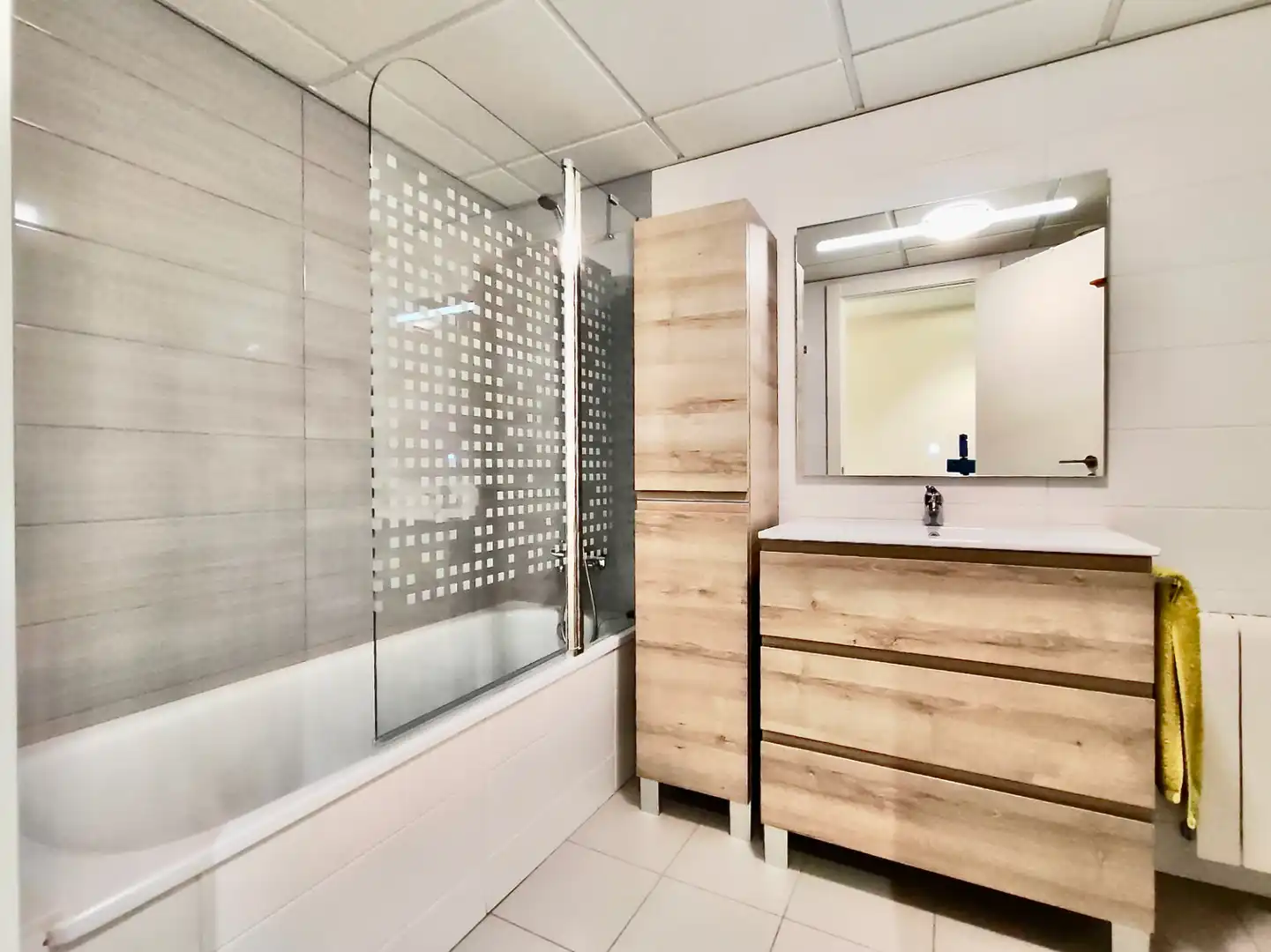 Bathroom of Flat for sale in Salou  with Air Conditioner, Heating and Parquet flooring