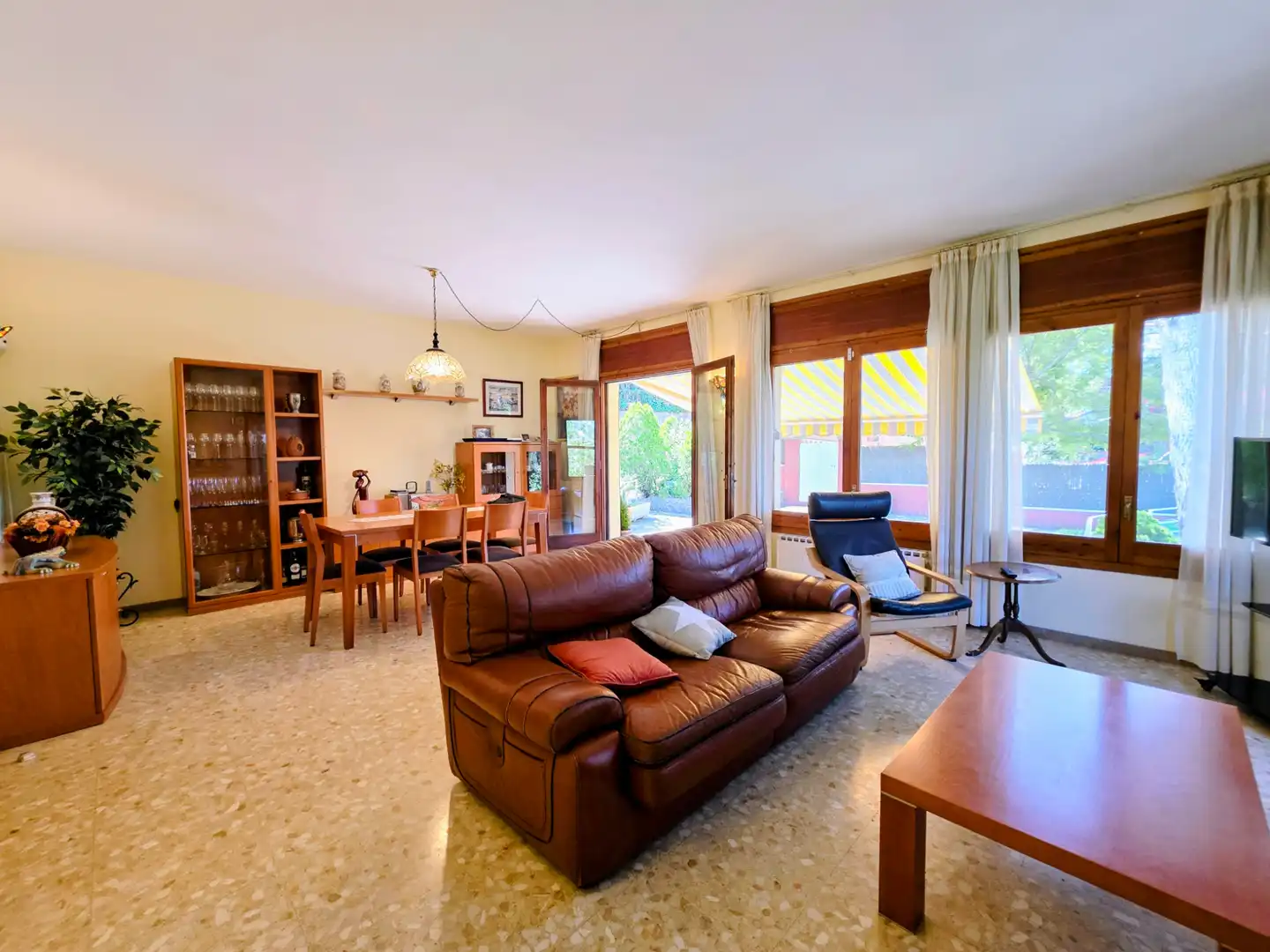 Sala de estar de Casa o chalet en venta en Vallirana con Calefacción, Terraza y Piscina