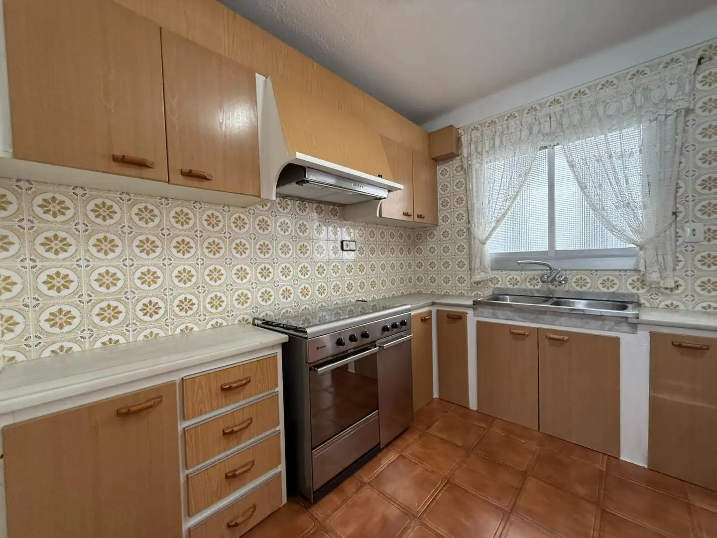Kitchen of Flat for sale in Benetússer  with Air Conditioner, Heating and Balcony