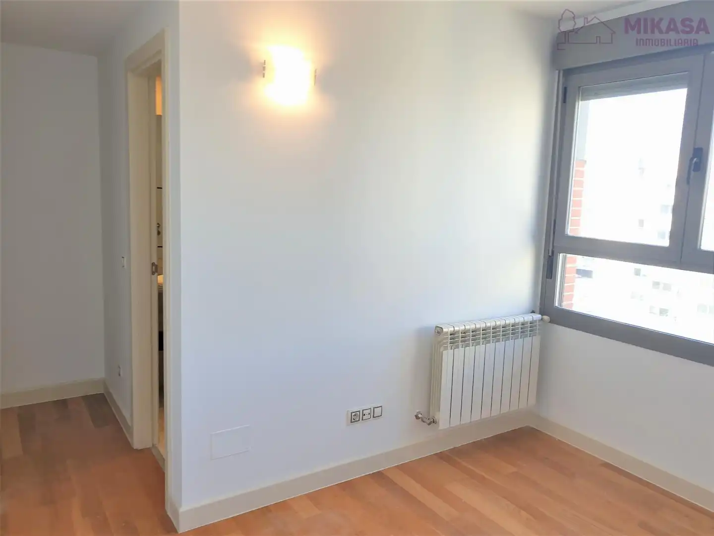 Bedroom of Flat for rent in Madrid  with Air Conditioner, Heating and Community pool