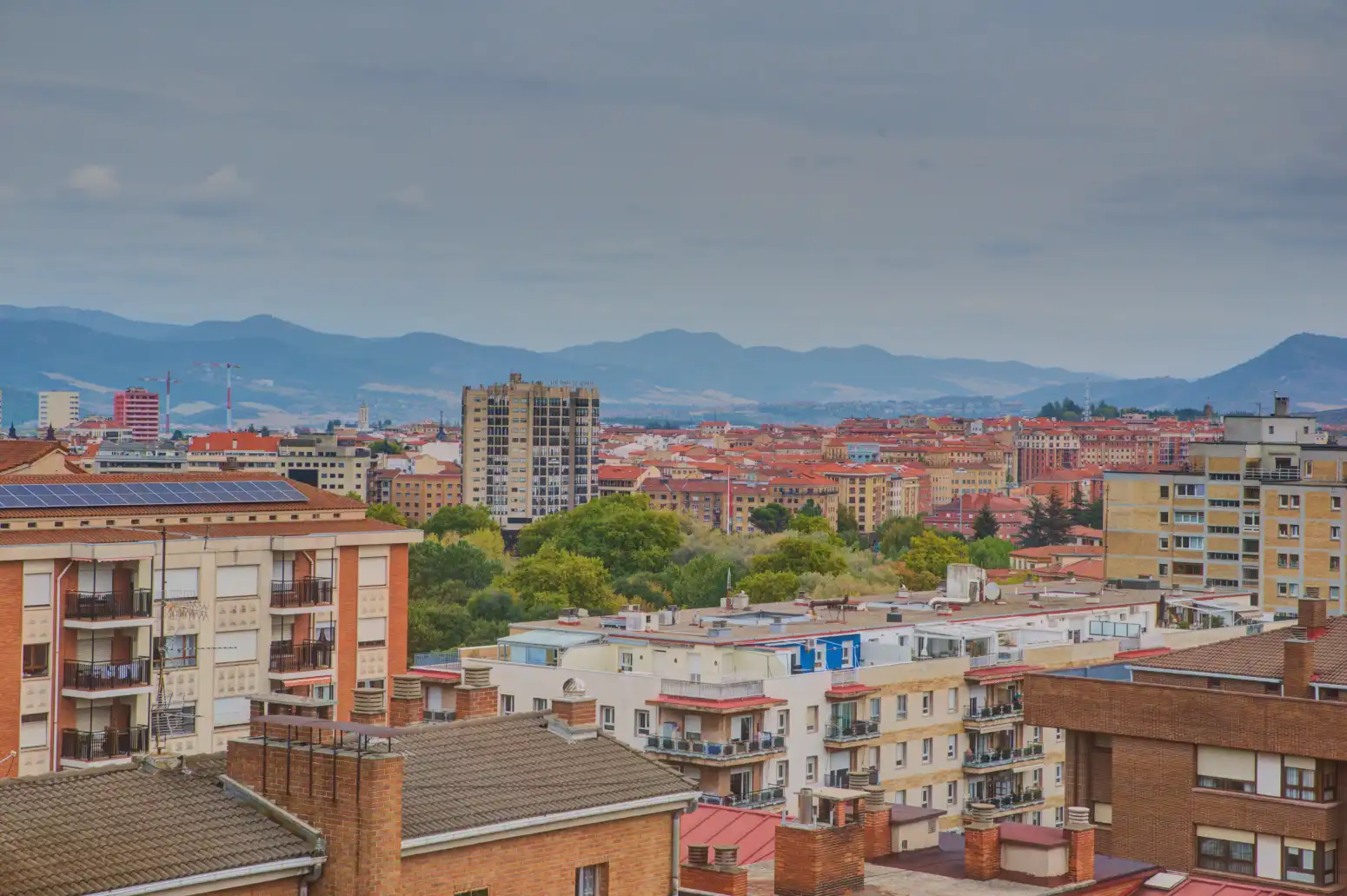 Vista exterior de Piso en venta en  Pamplona / Iruña con Calefacción, Parquet y Trastero