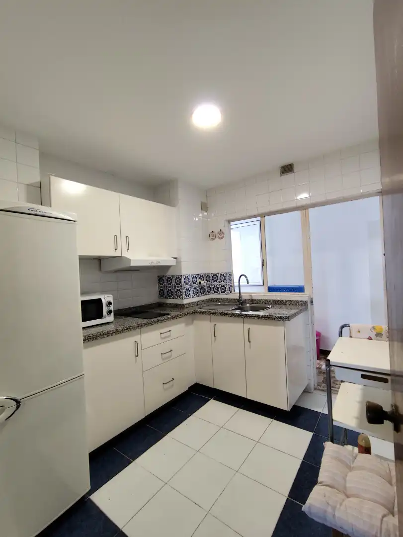 Cocina de Apartamento de alquiler en Sanlúcar de Barrameda con Amueblado, Lavadora y Microondas