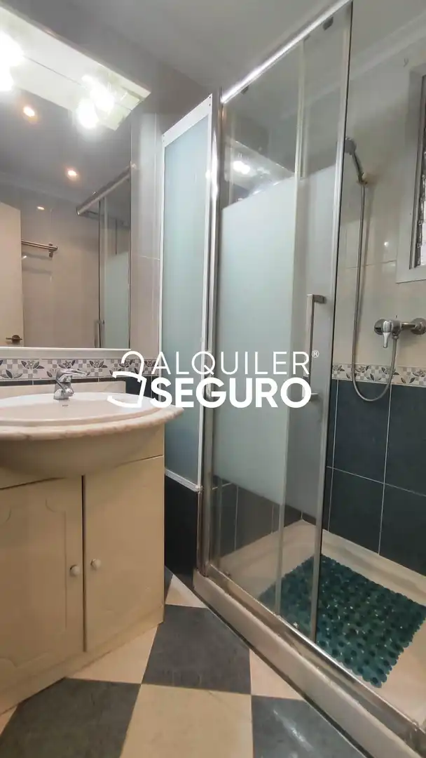 Badezimmer von Wohnung zur Miete in Mislata mit Terrasse und Möbliert