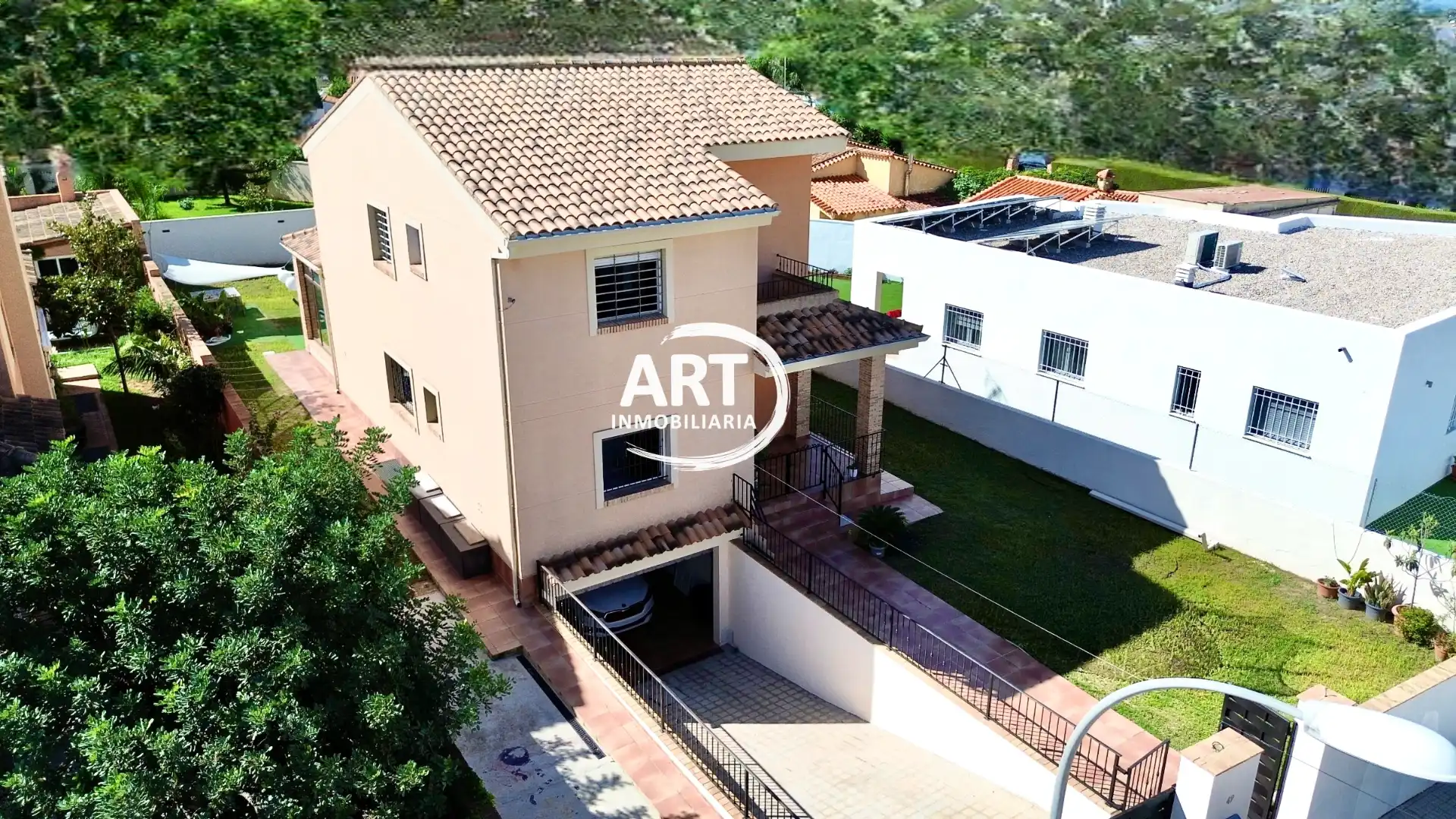 Vista exterior de Casa o chalet en venta en L'Eliana con Calefacción, Jardín privado y Terraza