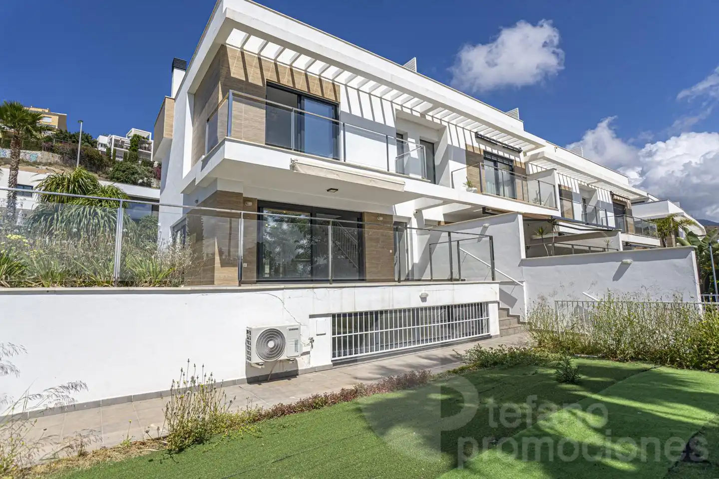 Vista exterior de Casa adosada en venta en Málaga con Aire acondicionado, Calefacción y Jardín privado
