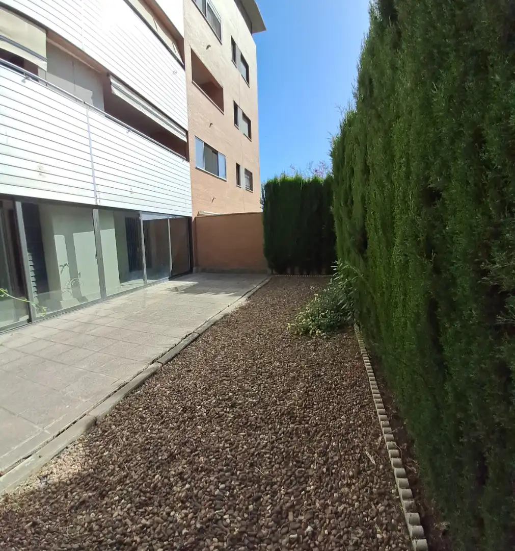 Jardín de Piso de alquiler en Mairena del Aljarafe con Aire acondicionado y Piscina comunitaria