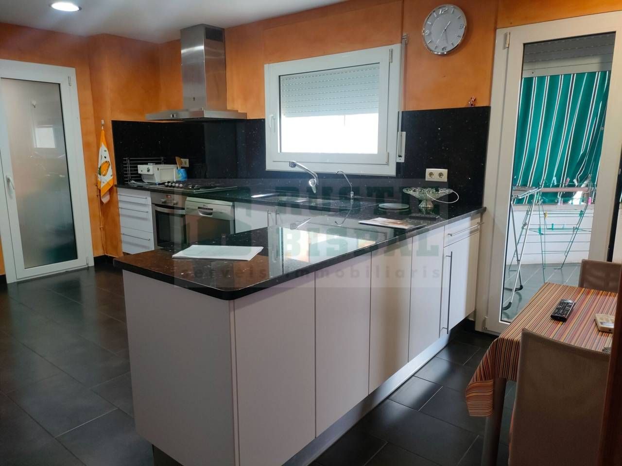 Kitchen of Flat for sale in La Bisbal d'Empordà  with Air Conditioner, Heating and Terrace