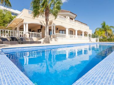 Villa avec balcon à vendre à Zona Pueblo