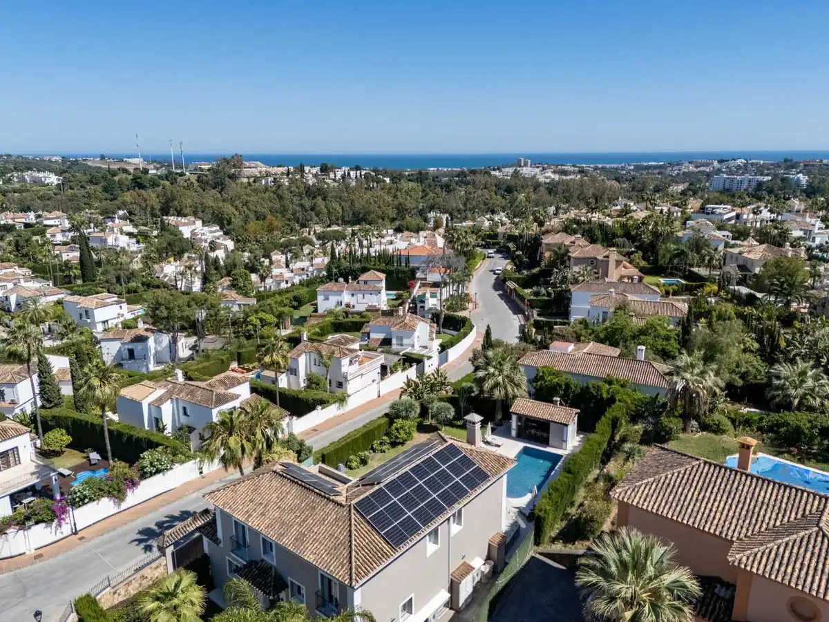 Villa mit Garten zum Verkauf in Nueva Andalucía, imagen 4