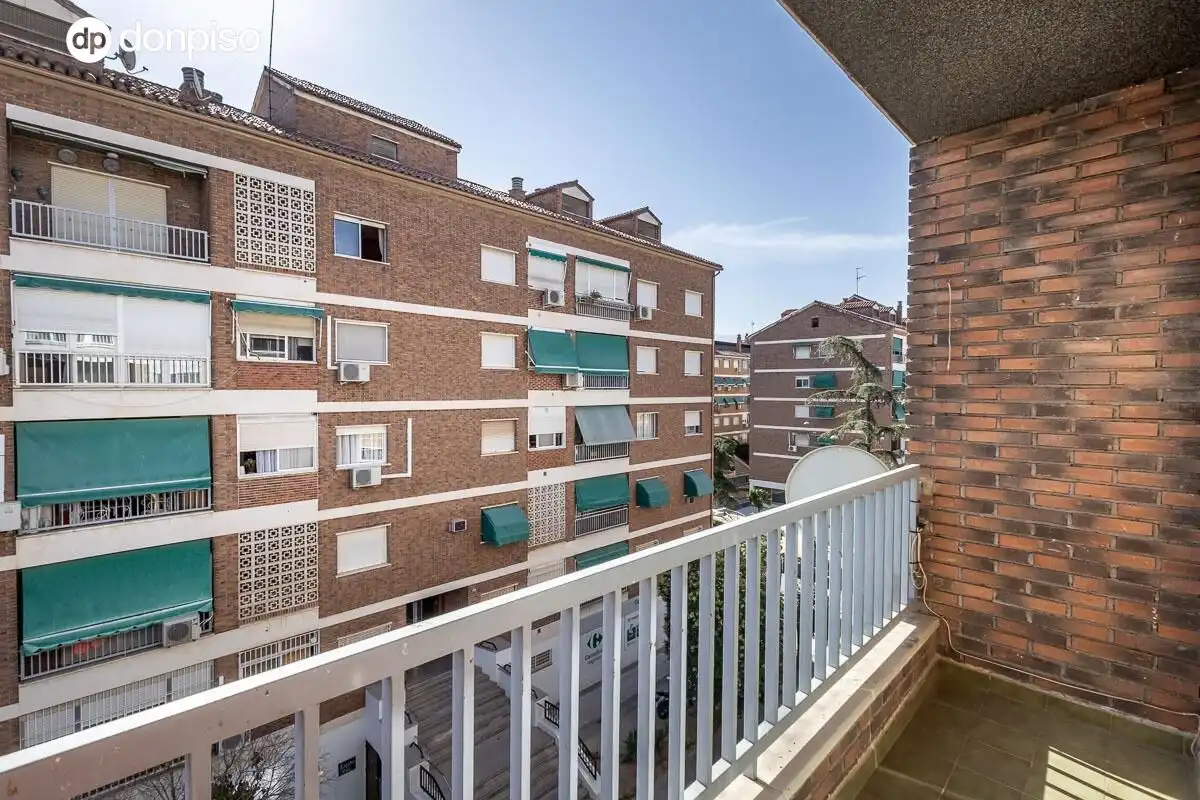 Exterior view of Flat for sale in Granada  with Air Conditioner, Heating and Terrace