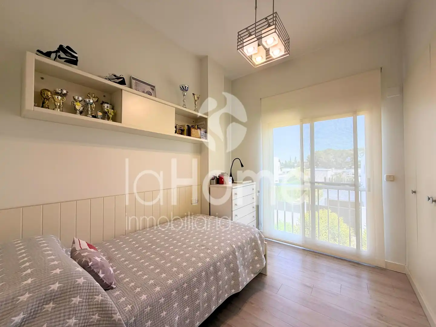 Habitación de Casa o chalet en venta en Paterna con Aire acondicionado, Calefacción y Jardín privado