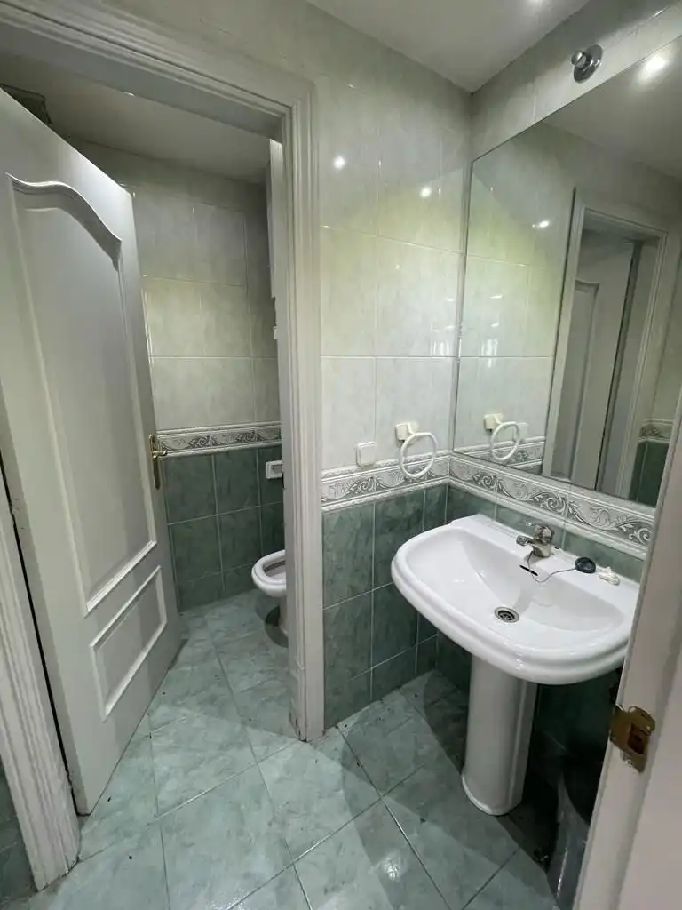 Badezimmer von Büro zum Verkauf in Getafe mit Klimaanlage