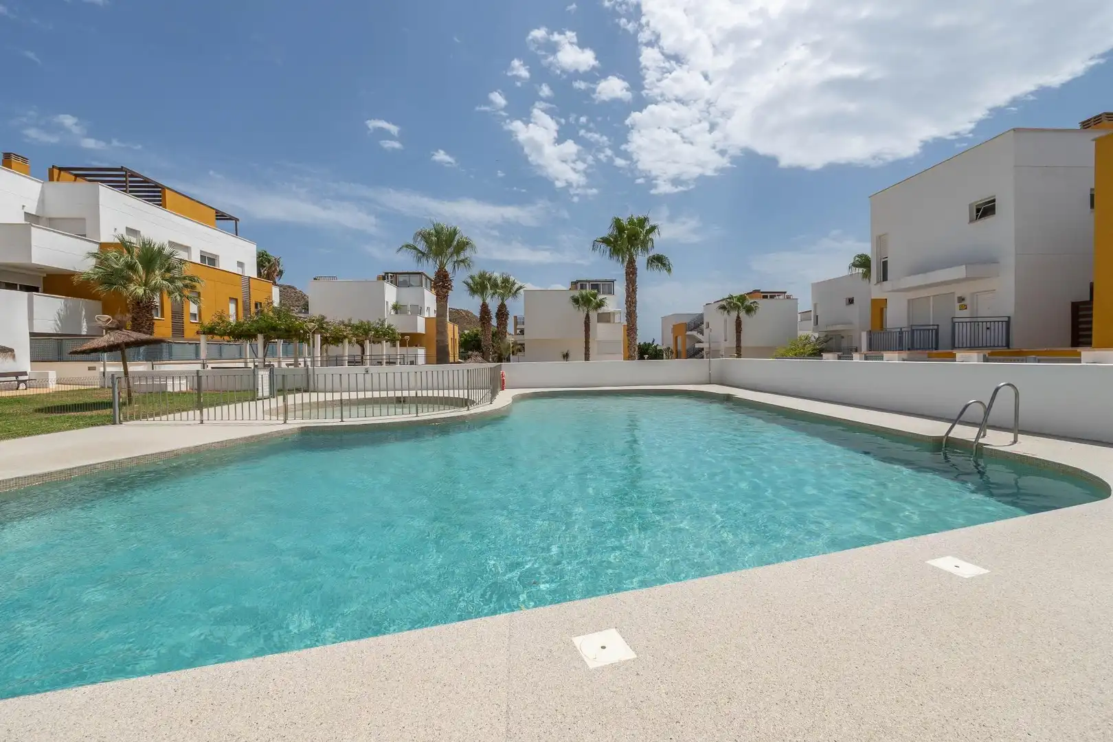 Piscina de Piso en venta en Vera con Aire acondicionado, Terraza y Trastero