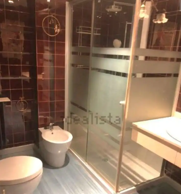 Bany de Pis de lloguer en Granada amb Aire condicionat, Calefacció i Moblat