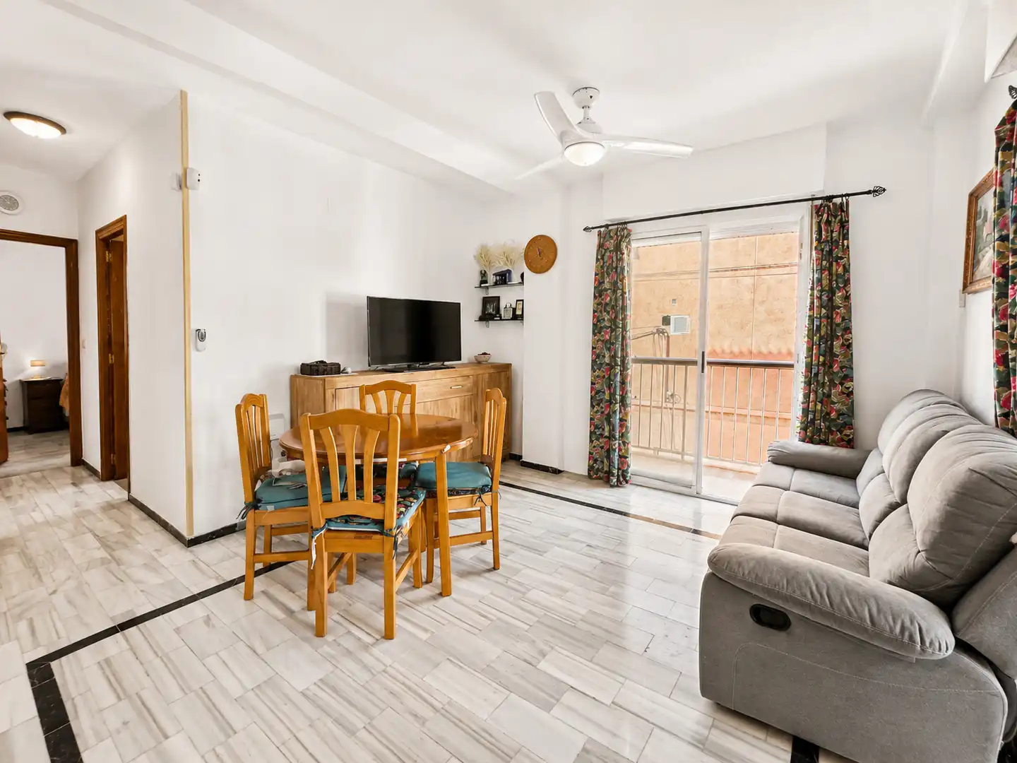 Living room of Flat for sale in Torrevieja  with Terrace, Storage room and Furnished