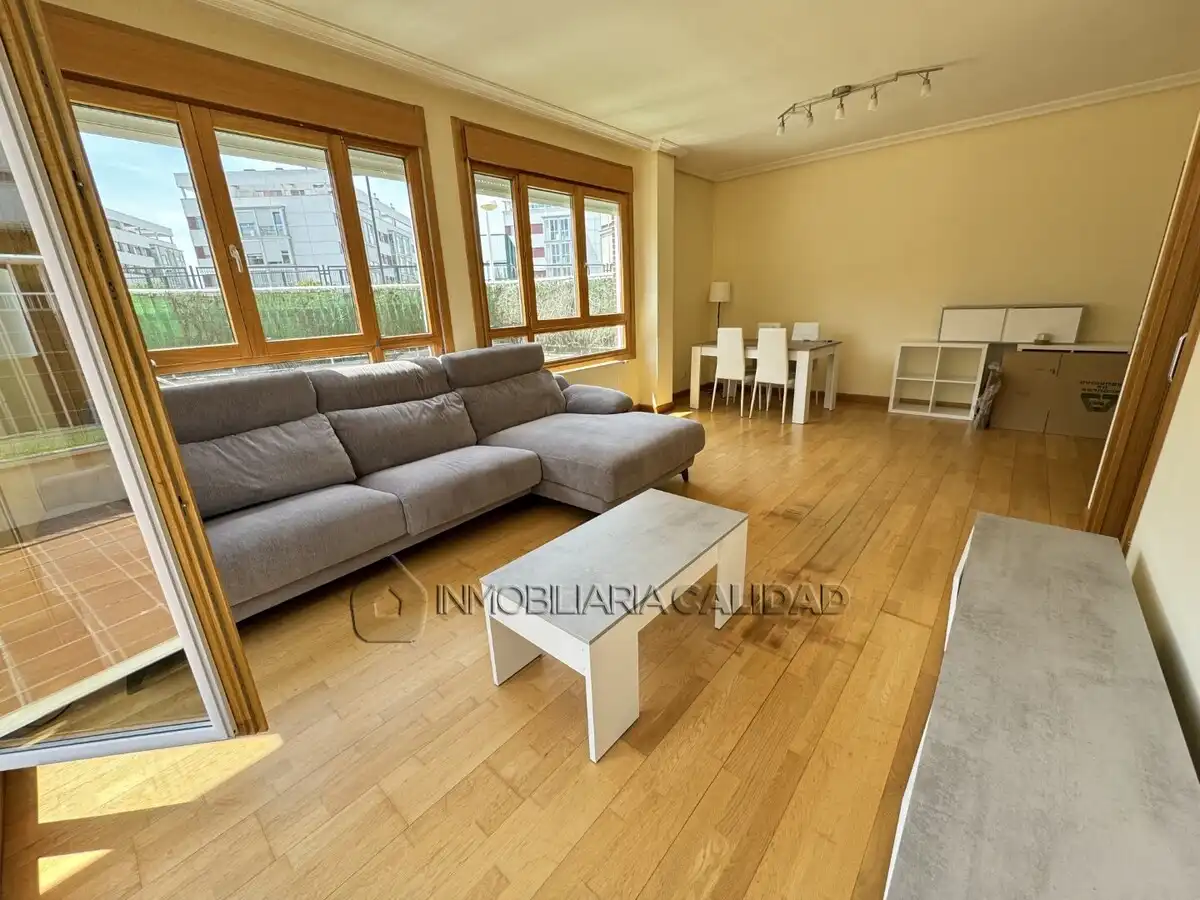 Vista exterior de Piso en venta en Burgos con Calefacción, Trastero y Piscina