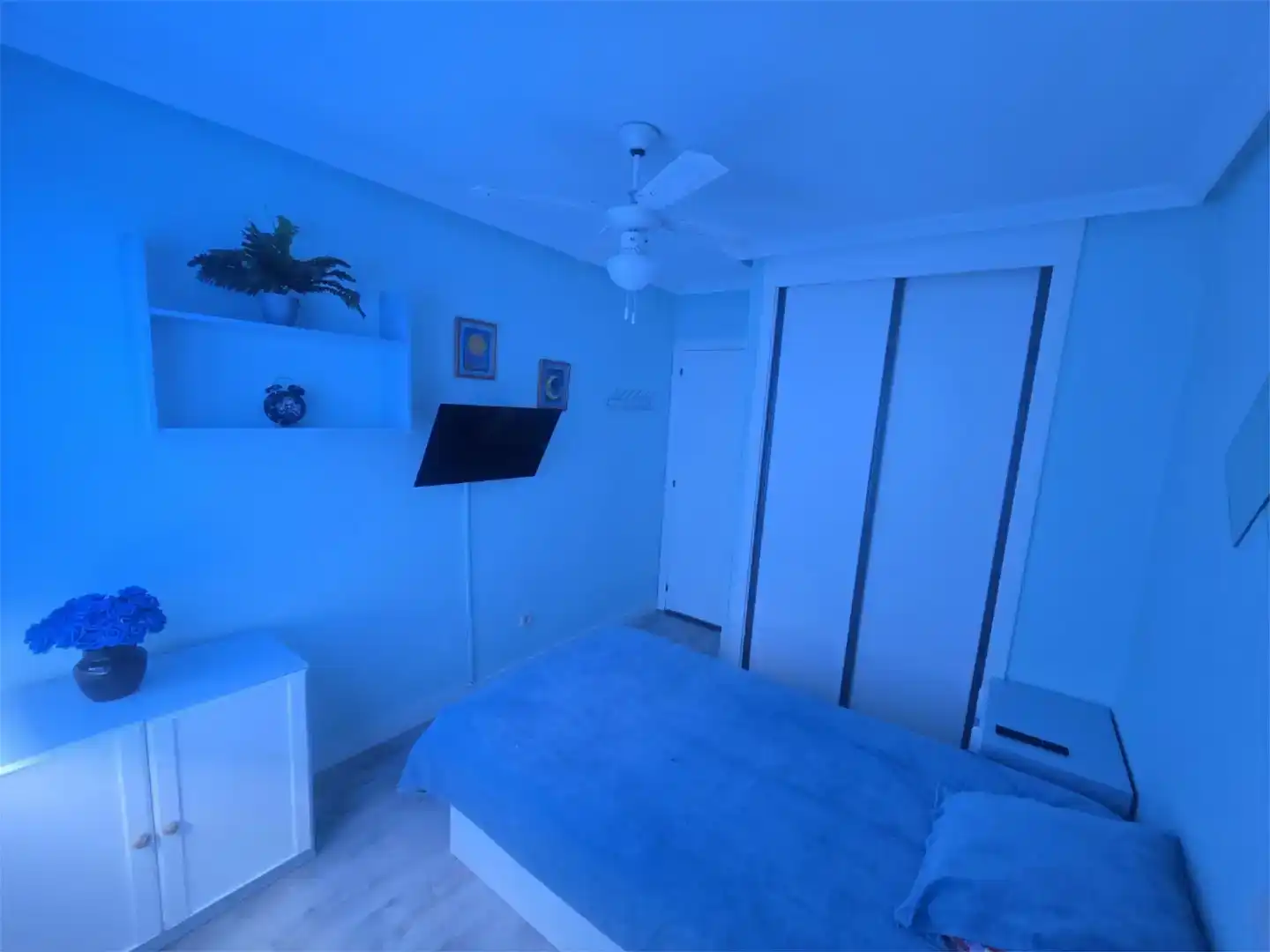 Habitación de Piso para compartir en Madrid con Parquet, Piscina y Amueblado