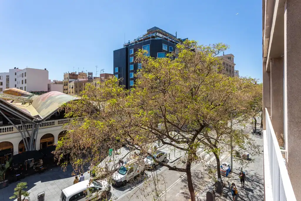 Vista exterior de Apartament en venda en Barcelona amb Aire condicionat, Parquet i Balcó